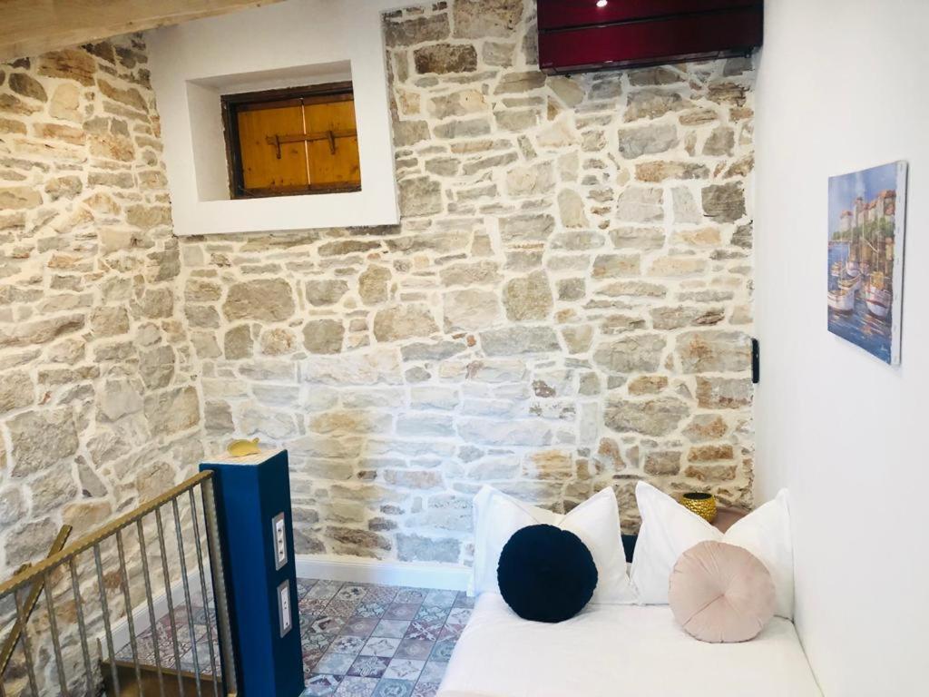 Istrian Stone House In The Heart Of The Beautiful Fishing Village Fazana - Only Few Steps From The Sea And The Wonderful Beach - Incl Plasma-Quad-Plus-Filter Against C O V I D Εξωτερικό φωτογραφία