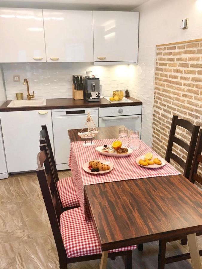 Istrian Stone House In The Heart Of The Beautiful Fishing Village Fazana - Only Few Steps From The Sea And The Wonderful Beach - Incl Plasma-Quad-Plus-Filter Against C O V I D Εξωτερικό φωτογραφία