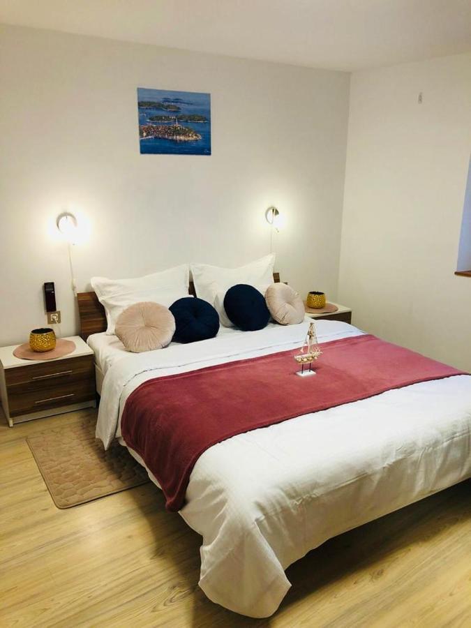 Istrian Stone House In The Heart Of The Beautiful Fishing Village Fazana - Only Few Steps From The Sea And The Wonderful Beach - Incl Plasma-Quad-Plus-Filter Against C O V I D Εξωτερικό φωτογραφία