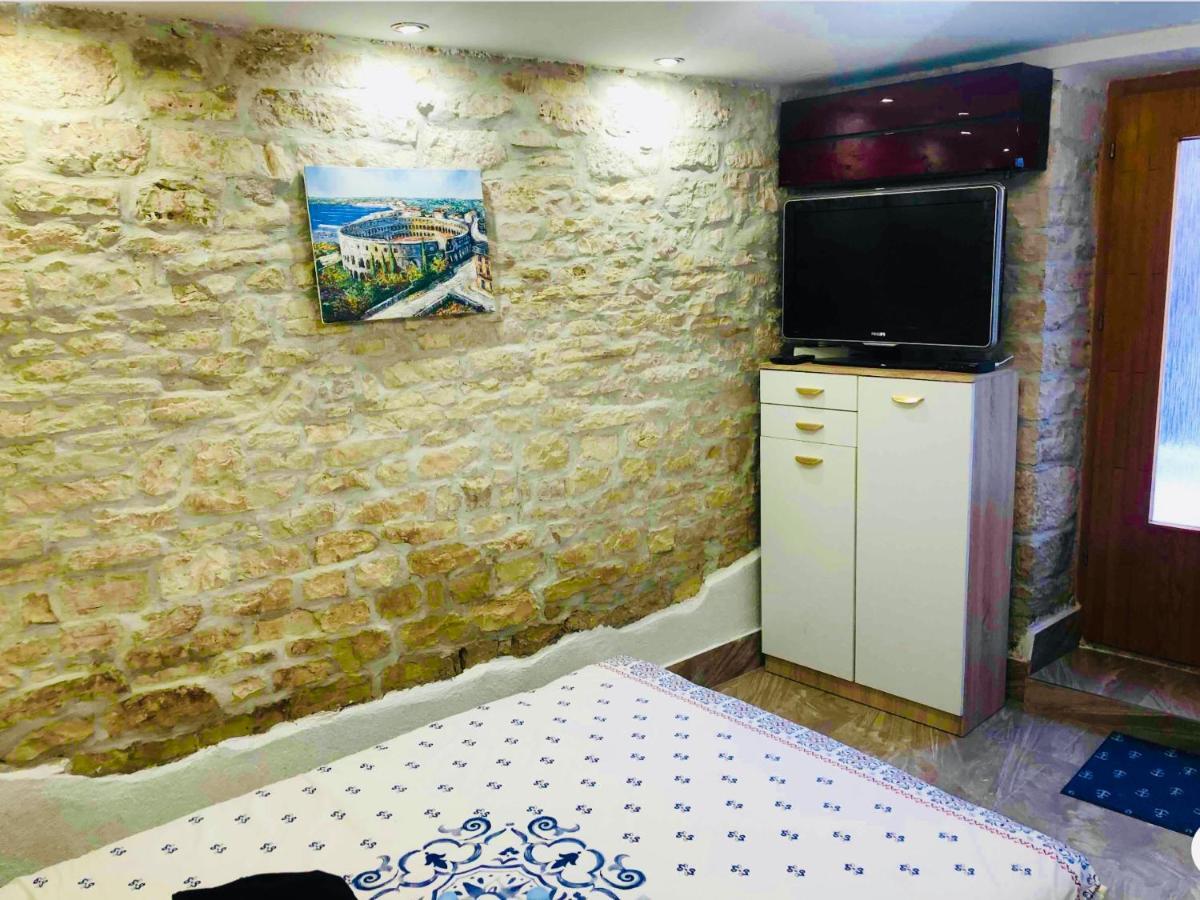 Istrian Stone House In The Heart Of The Beautiful Fishing Village Fazana - Only Few Steps From The Sea And The Wonderful Beach - Incl Plasma-Quad-Plus-Filter Against C O V I D Εξωτερικό φωτογραφία